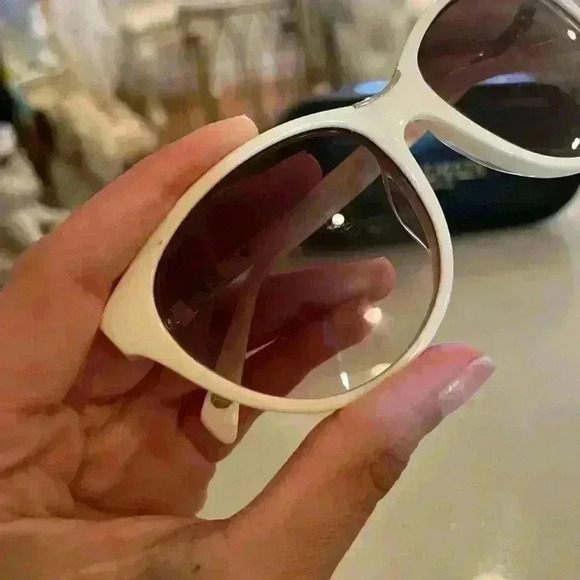 balmain bl200 cateye sunglasses in cream gold with case - Picture 10 of 14